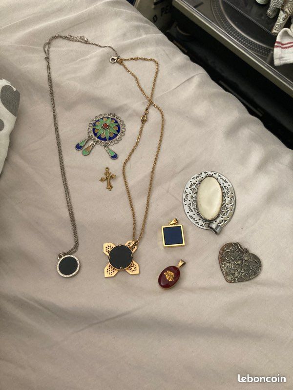 Pendentifs anciens (image 1)