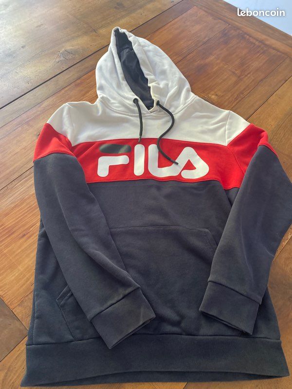 Sweatshirt Sweat Fila Fila Rouge Et Noir Sweat A Gauche FILA