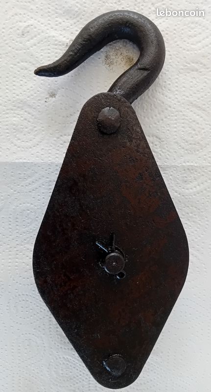 Ancienne poulie en fer forgé (image 8)