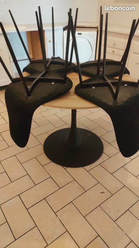 Table et chaise (image 1)