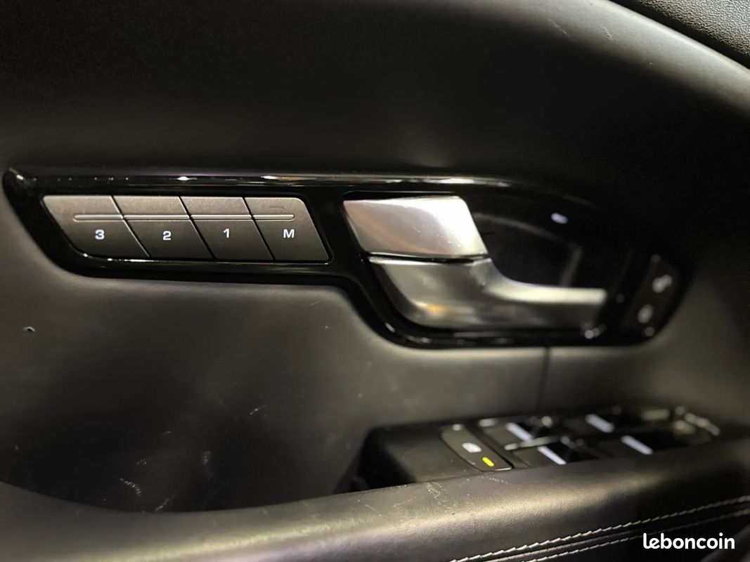 LAND ROVER RANGE ROVER 180ch HSE Dynamic - Suivi complet - 2018 (image 18)