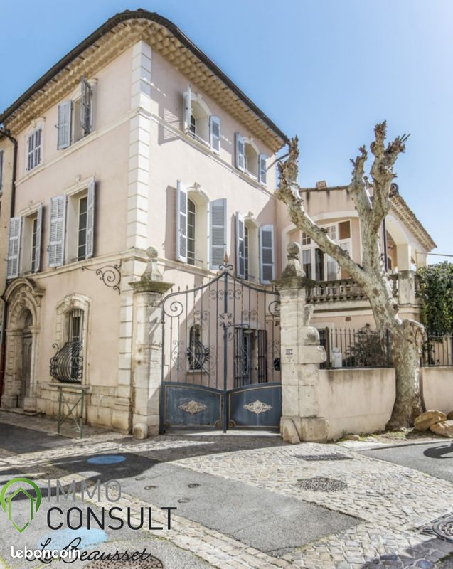 Maison 6 pièces 319 m² · à Le Beausset · 319 m² · 880 000 €
