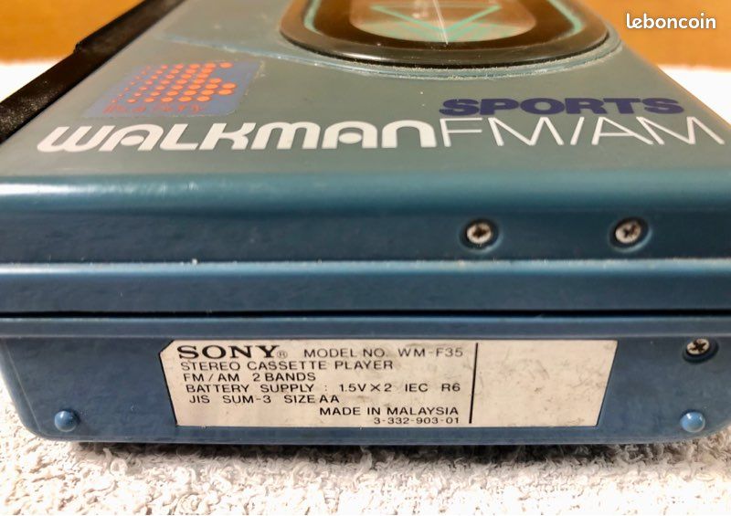 Walkman Sony Sports Radio/Cassette Modèle WM-F35 à réparer partie