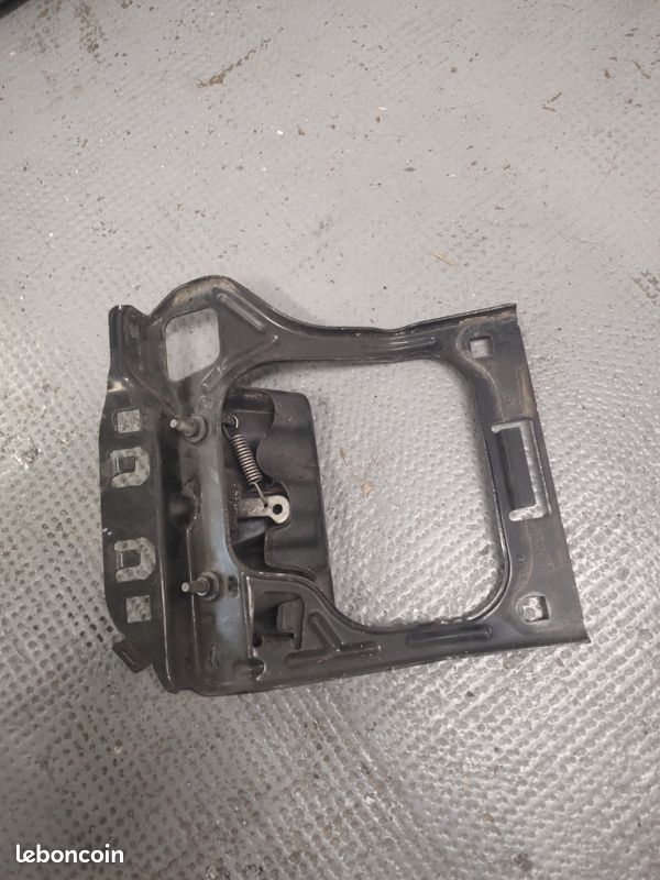 Serrure De Capot Pour Peugeot 208 (année 2013) - Occasion En état De Marche - Côté Avant