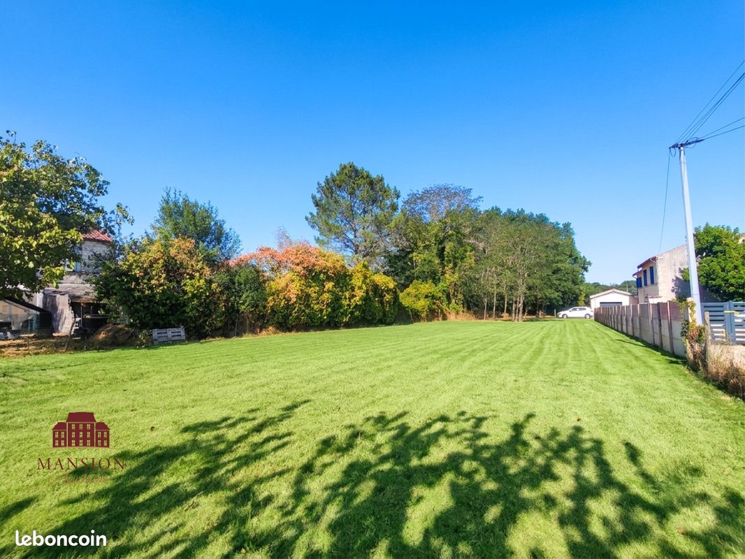 Terrain 1000 m² · à Saint-Yzan-de-Soudiac · 1 000 m² · 75 000 €