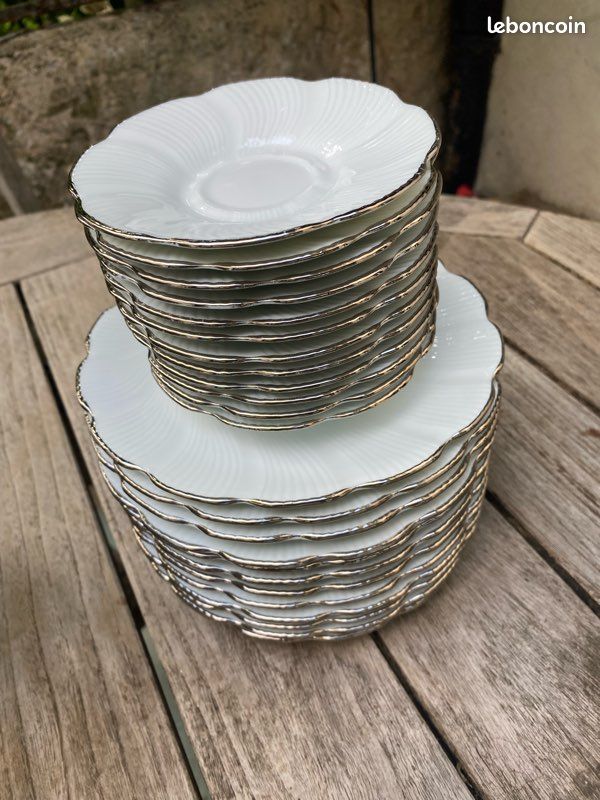 Service de table complet en porcelaine de Limoges L.E.C. R. Leclair – Modèle torsadé – 68 pièces – Blanc et filets argentés (image 13)