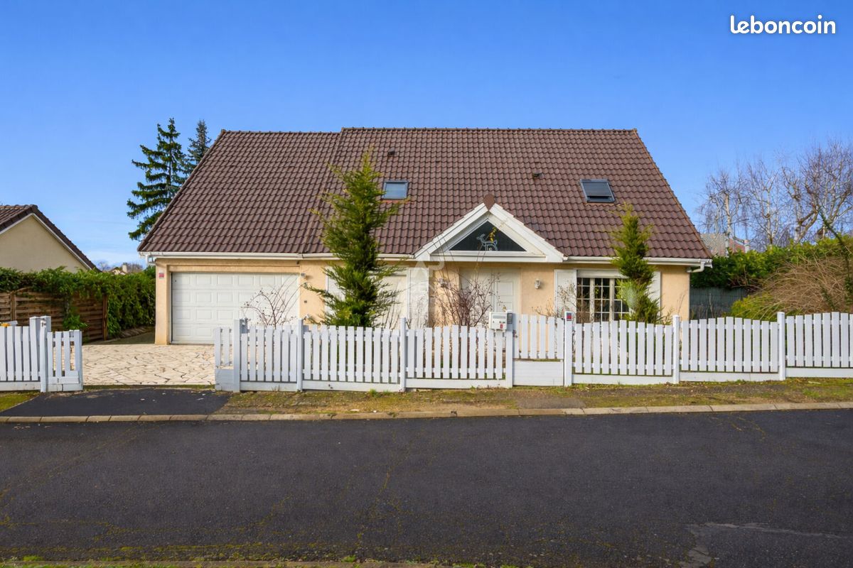 Maison 8 pièces 355 m² · à La Queue-en-Brie · 355 m² · 560 000 €