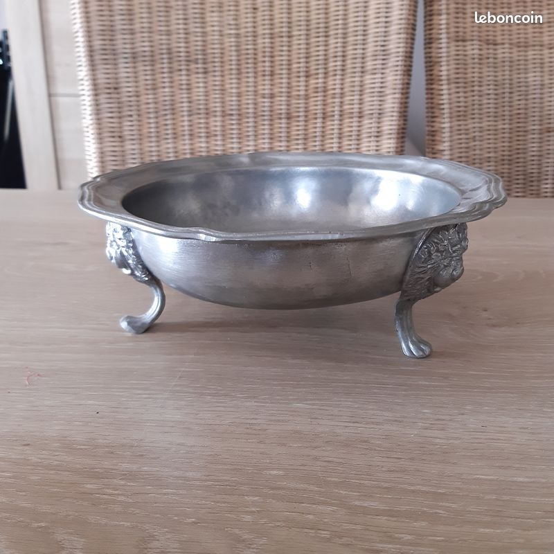Assiette creuse, pattes de lions en étain (image 1)