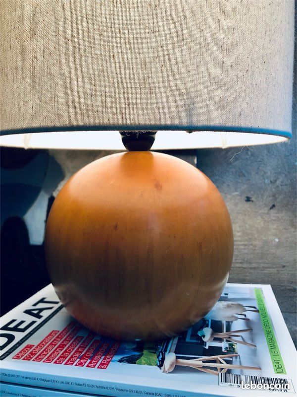 Lampe élégante En Bois Vernis – Marron Avec Abat-jour – Occasion – SE