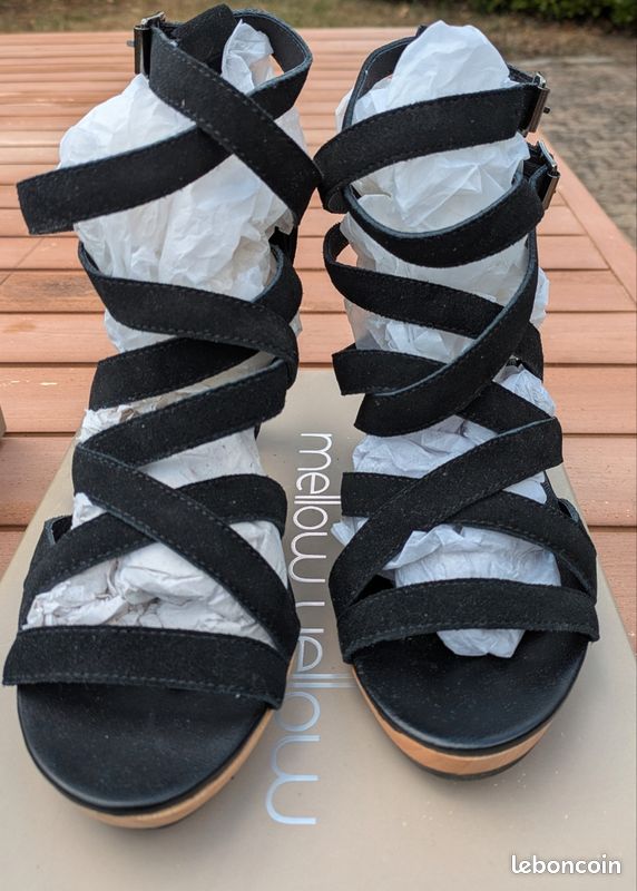 Chaussures à brides noires, marque renommée (image 6)