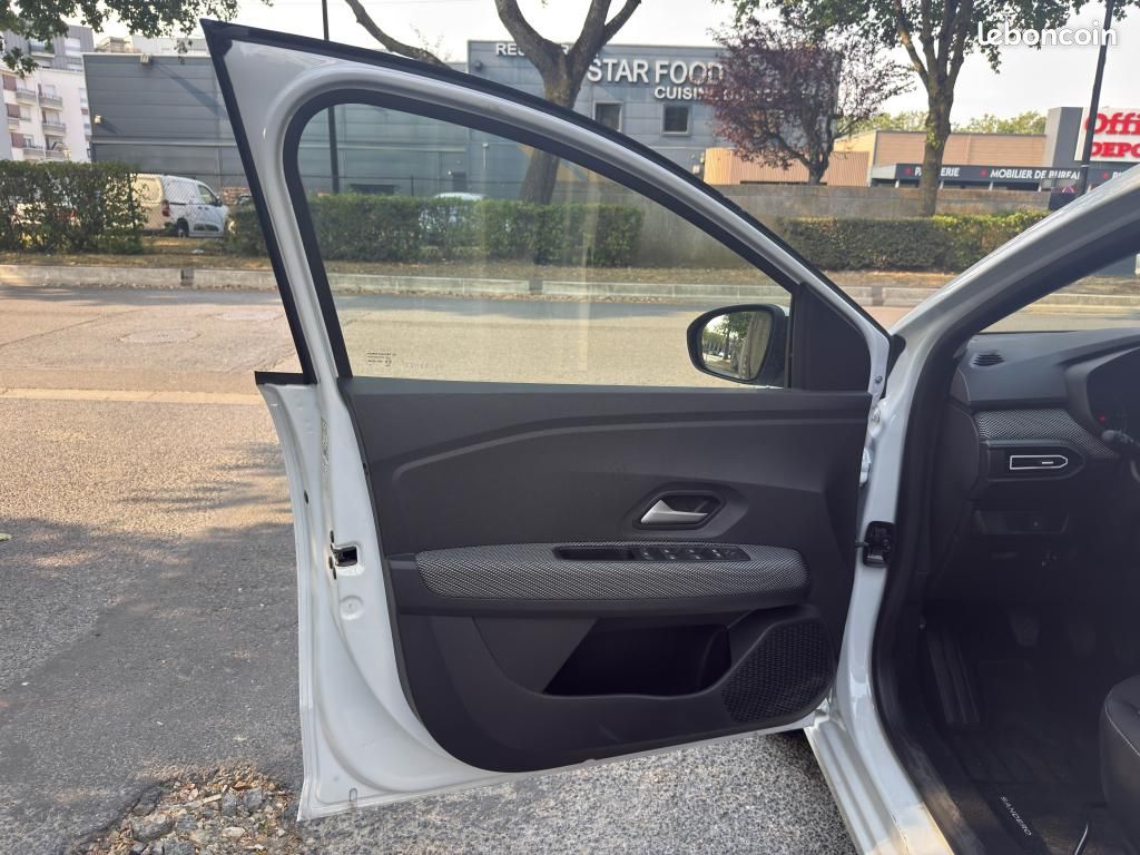DACIA SANDERO 1.0 SCe - 65 - 24 III BERLINE Expression PHASE 2 (image 31)