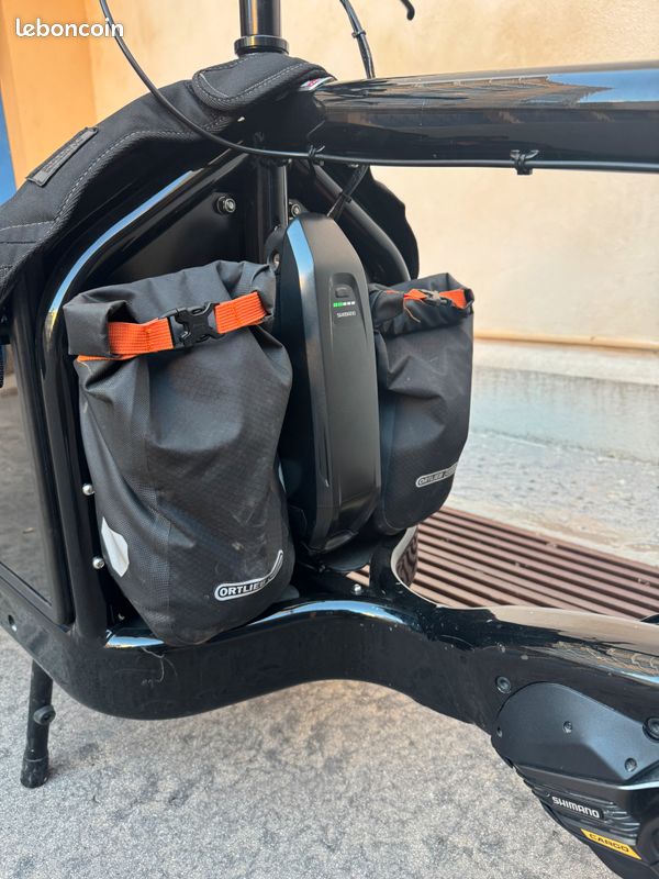 Larry vs Harry Bullitt EP8 Cargo NOIR sur NOIR vel Vélos