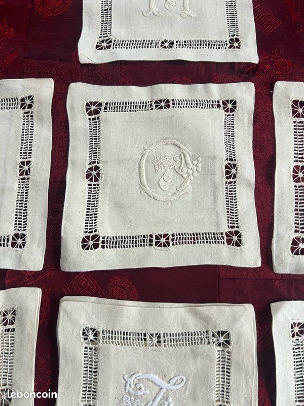 Lot de sachet carré, brodé avec initiales, neuf (image 4)