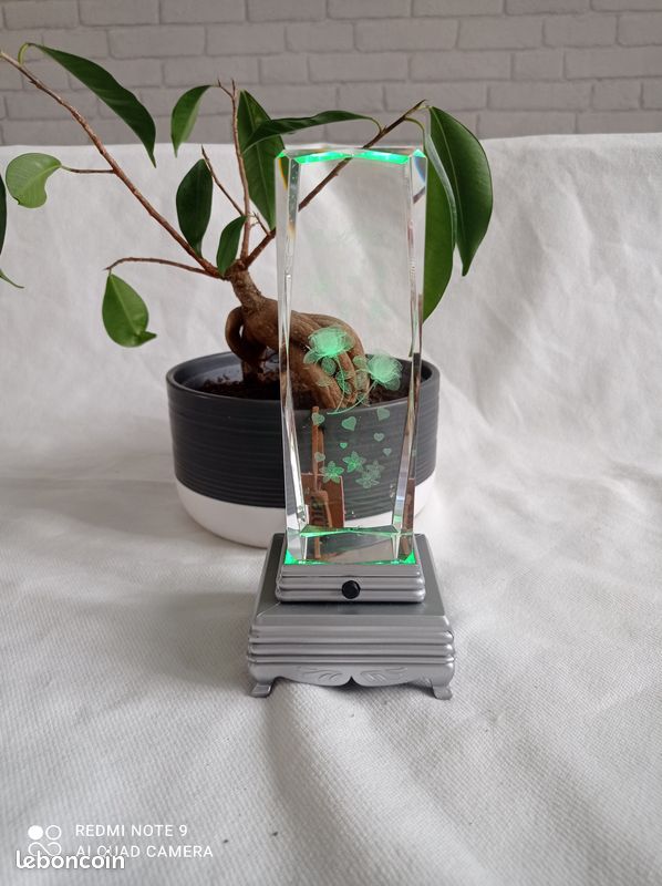 Lampe en cube verre hologramme (image 1)