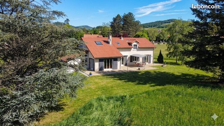 Maison 9 pièces 250 m²