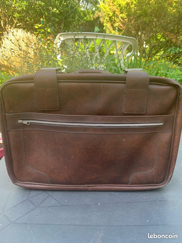 Valise en cuir à restaurer (image 1)