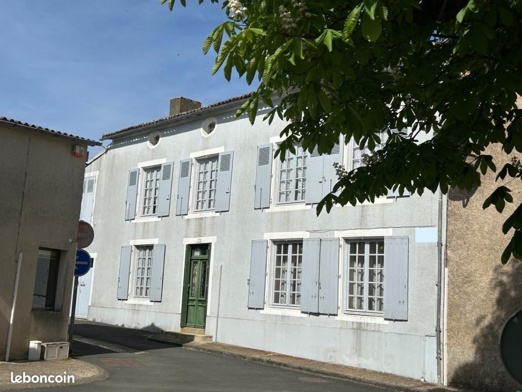 Maison 7 pièces 177 m² · à Ménigoute · 177 m² · 137 800 €