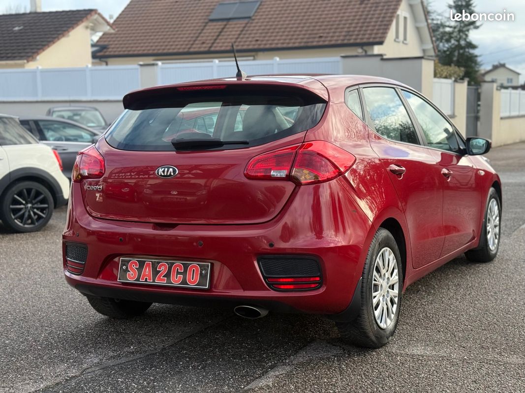 KIA CEE'D 1.4 100 ch Motion * Propre et Entretenue (image 4)