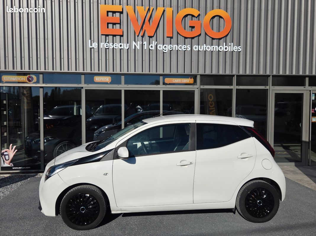 TOYOTA AYGO 1.0 VVTI 70 BOITE AUTO GRAND ECRAN CARPLAY 1er MAIN ENTRETIEN ET GARANTIE TOYOTA (image 8)
