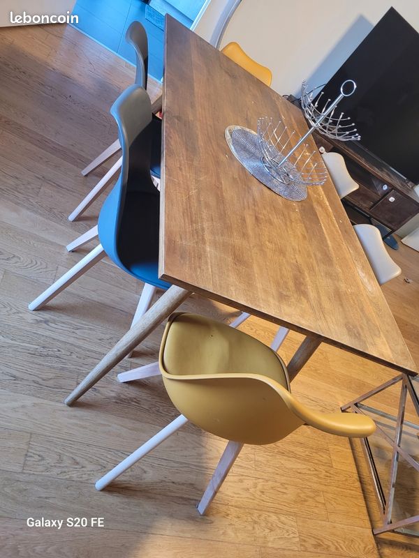 Table à manger maison du monde et 6 chaises (image 1)