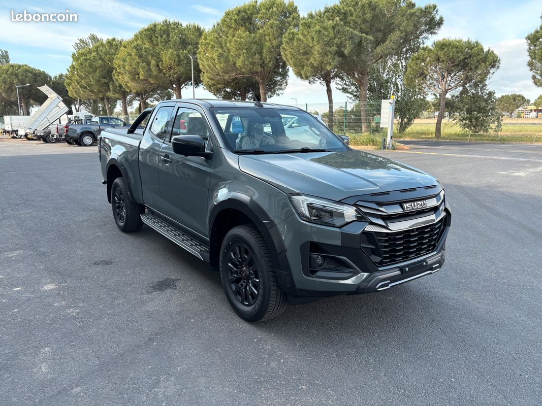 NEW ISUZU D-MAX NITRO SPORT SPACE 2.2L A/T 8 Rapports (image 2)