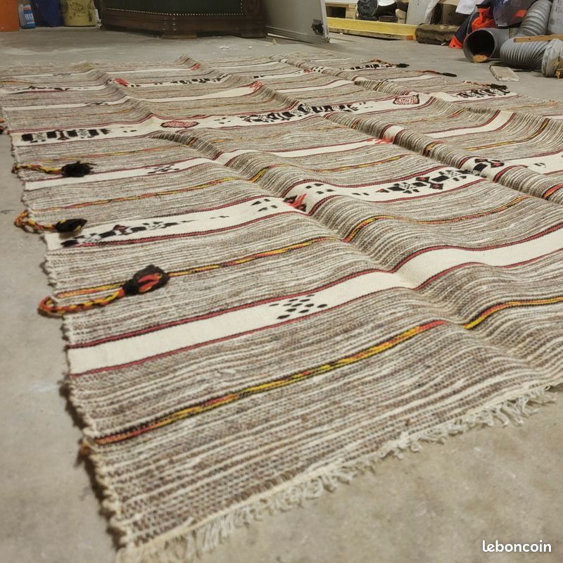 Tapis berbère Kilim Glaoui fait main avec pompons (image 3)