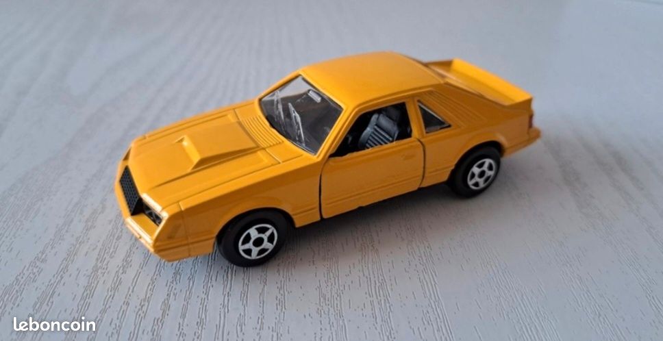 Ford Mustang Un homme et une femme Norev au 1/43e