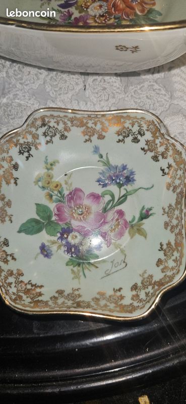 Service à mignardises en Porcelaine de Limoges – Décor Floral & Or – 5 pièces (image 7)