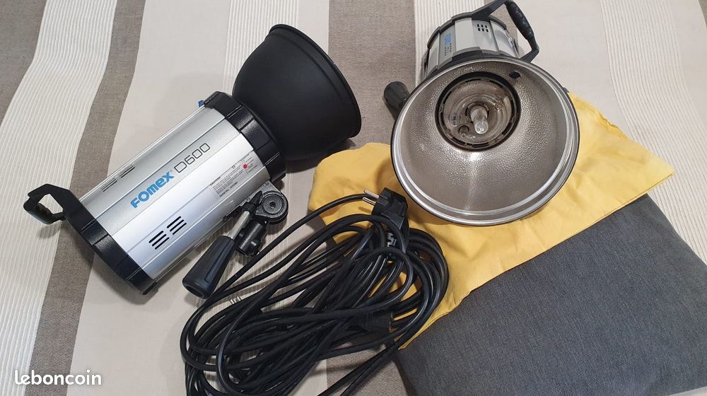 2 flashs studio professionnels FOMEX D600 – 600 Ws avec sac de transport (image 1)