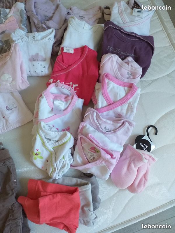 Lot vetements bébé fille 1 mois et 3 mois (image 1)