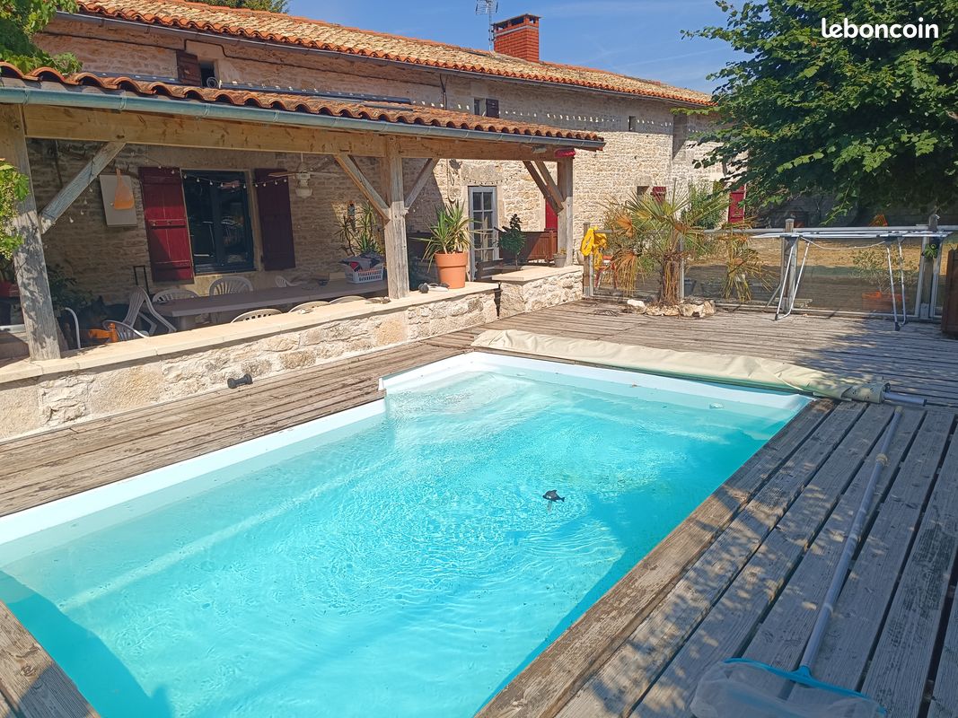 Maison 5 pièces 150 m² · à Limalonges · 150 m² · 190 000 €