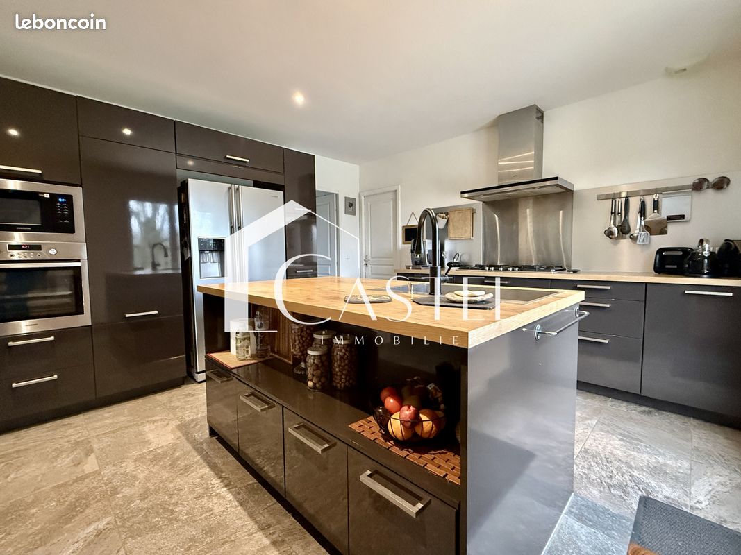 Maison 8 pièces 200 m² · à Orgeval · 200 m² · 850 000 €