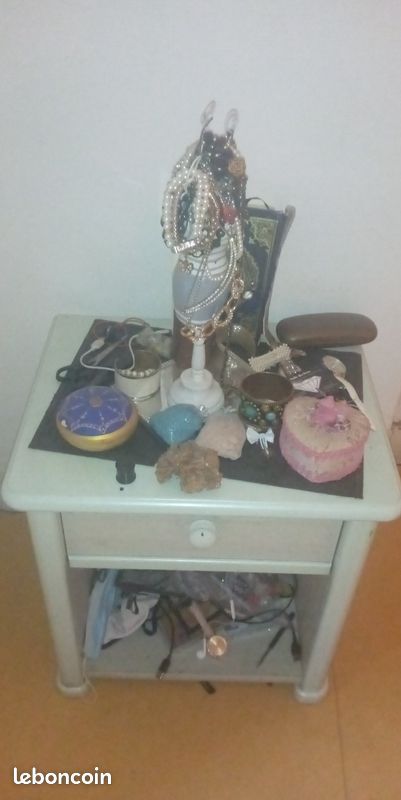 Table (image 5)