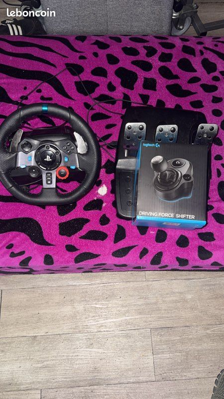 Setup Volant logitech avec pedale est l’évier de vitesse Siège playsteal complet (image 1)
