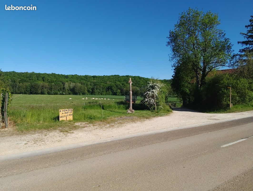 Terrain constructible 2514m2 · à Jully-sur-Sarce · 48 000 €