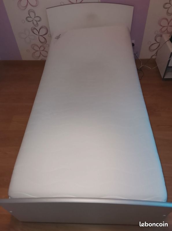 Vends 1 matelas et son sommier (image 1)