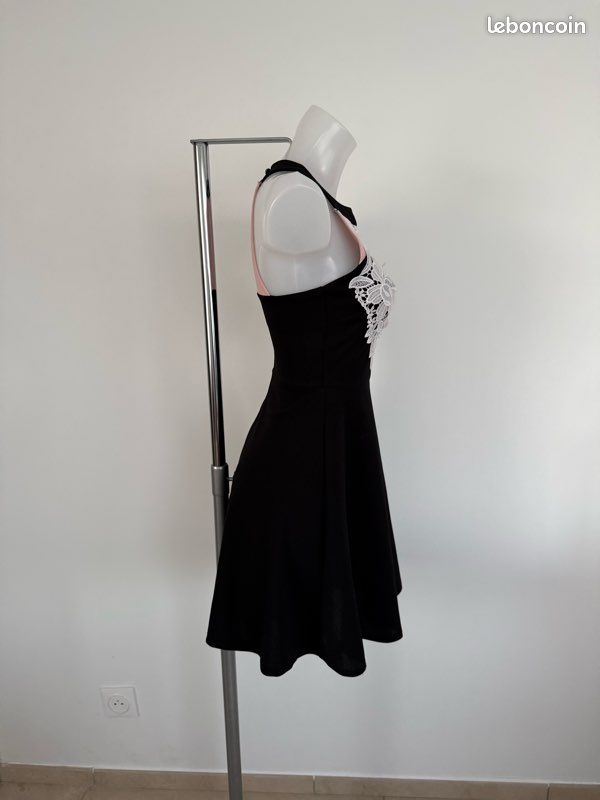 Robe Noire Maurices En Dentelle - Ourlet Tulipe - Taille 2XL - Neuf Avec étiquettes