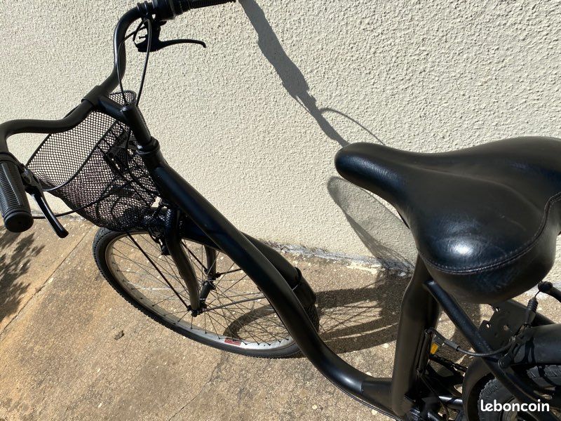 Vélo de ville noir (image 3)