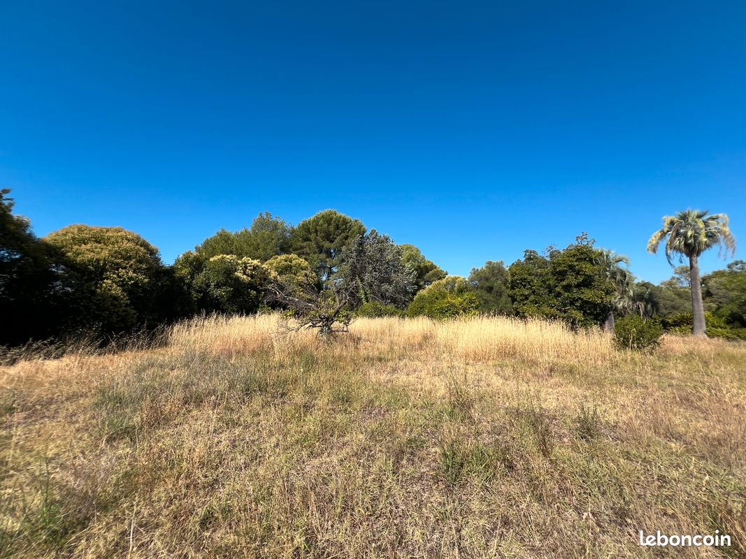 Terrain à bâtir 1 414 m² – Plein Sud – Saint-Jean, Antibes · 745 000 €