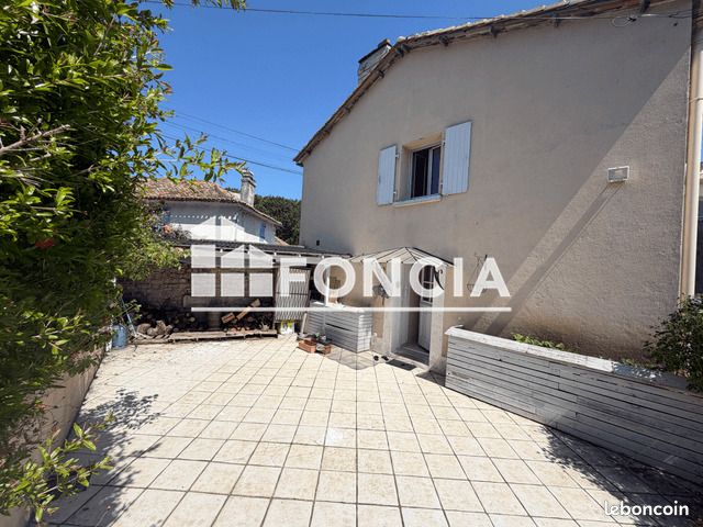Maison 6 pièces 113 m² · à Charras · 113 m² · 910 €