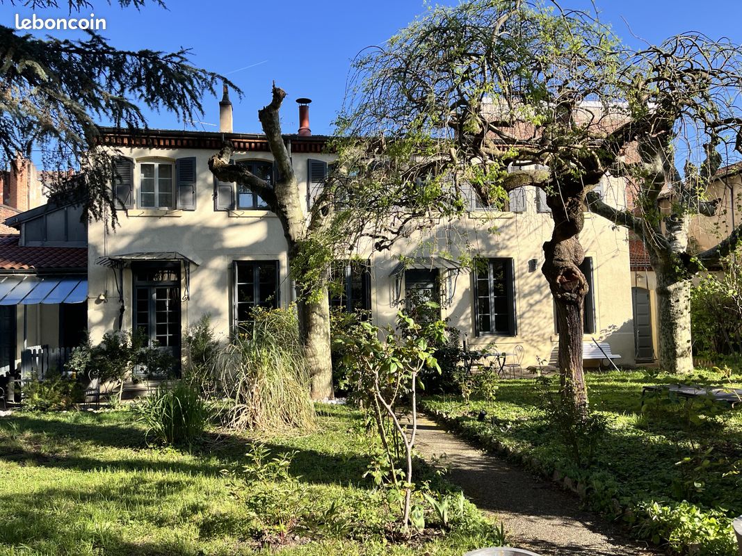 Maison 6 pièces 172 m² · à Saint-Chamond · 172 m² · 495 000 €
