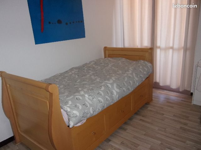 Lit en bois d'érable (image 1)