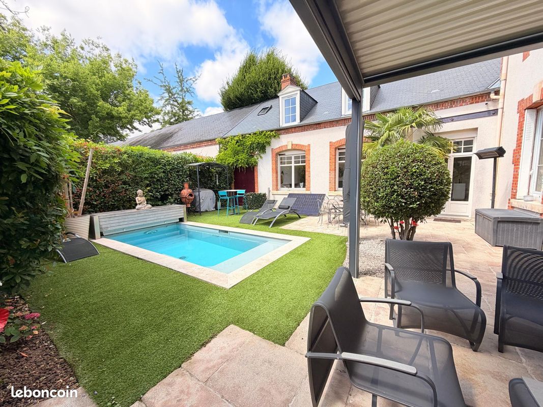 Maison 8 pièces 247 m² · à Orléans · 247 m² · 815 000 €