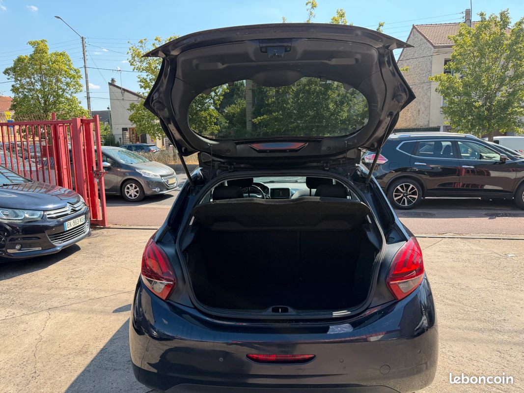 Peugeot 208 1.2 82 style 5p (image 9)