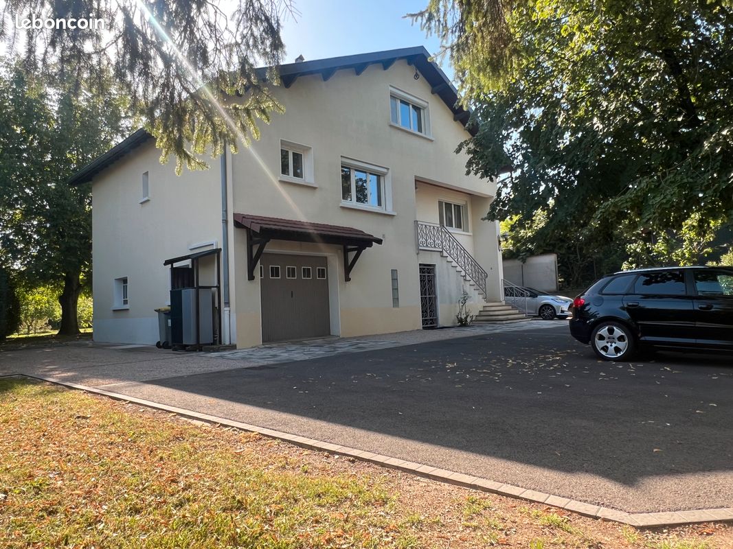 Maison 6 pièces 178 m² · à Saint-Laurent-de-Mure · 178 m² · 570 000 €