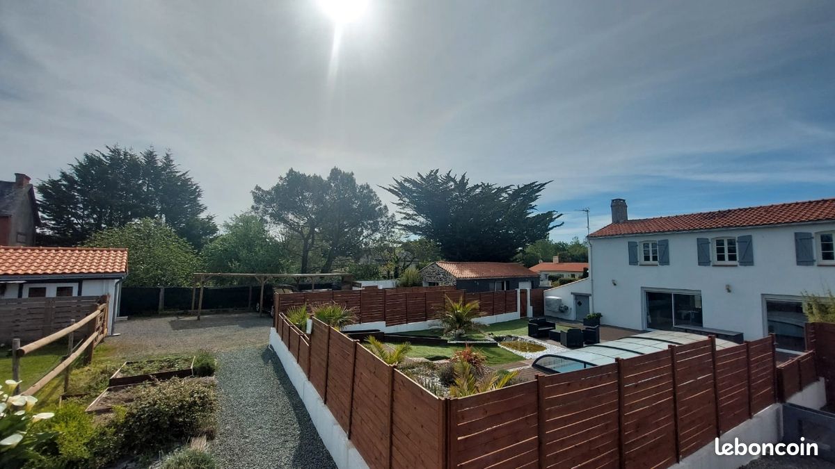 Maison 12 pièces 300 m² · à Bois-de-Céné · 300 m² · 550 000 €