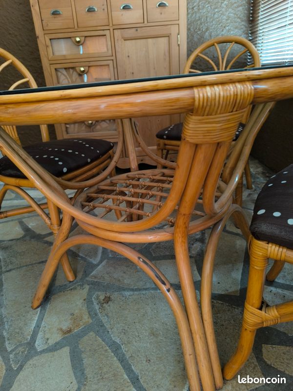 À vendre tres belle table et chaises en bambou (image 2)
