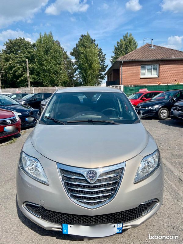 Lancia ypsilon 0.9 chaine de distri 76022 kms garantie 48 mois possible (image 2)
