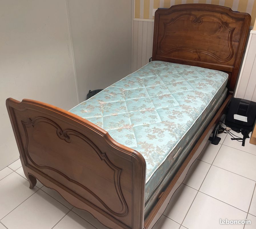 Lit ancien 90 cm (démontable) en bois massif avec matelas et sommier - Excellent état (image 3)