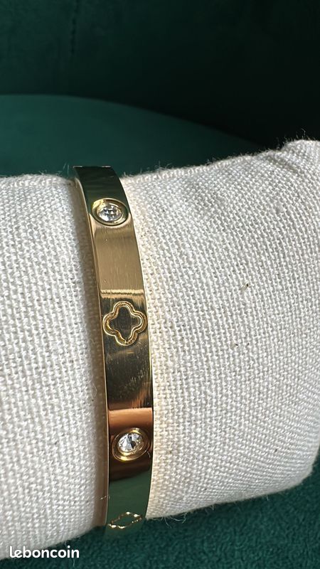 Bracelet (image 1)